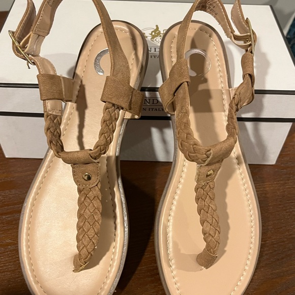 Women's Tan Sandal - size 7 Excellent condition! - Picture 4 of 7